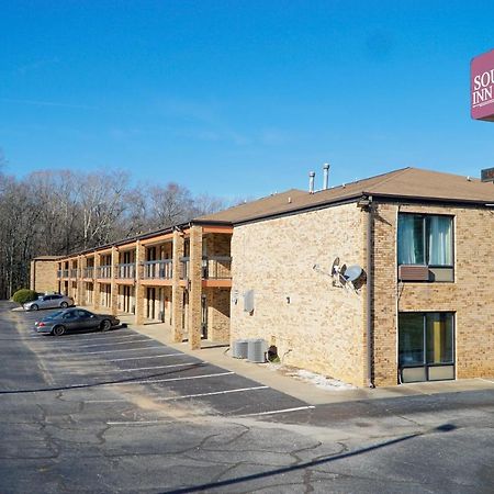 Southern Inn And Suites Spartanburg Bagian luar foto
