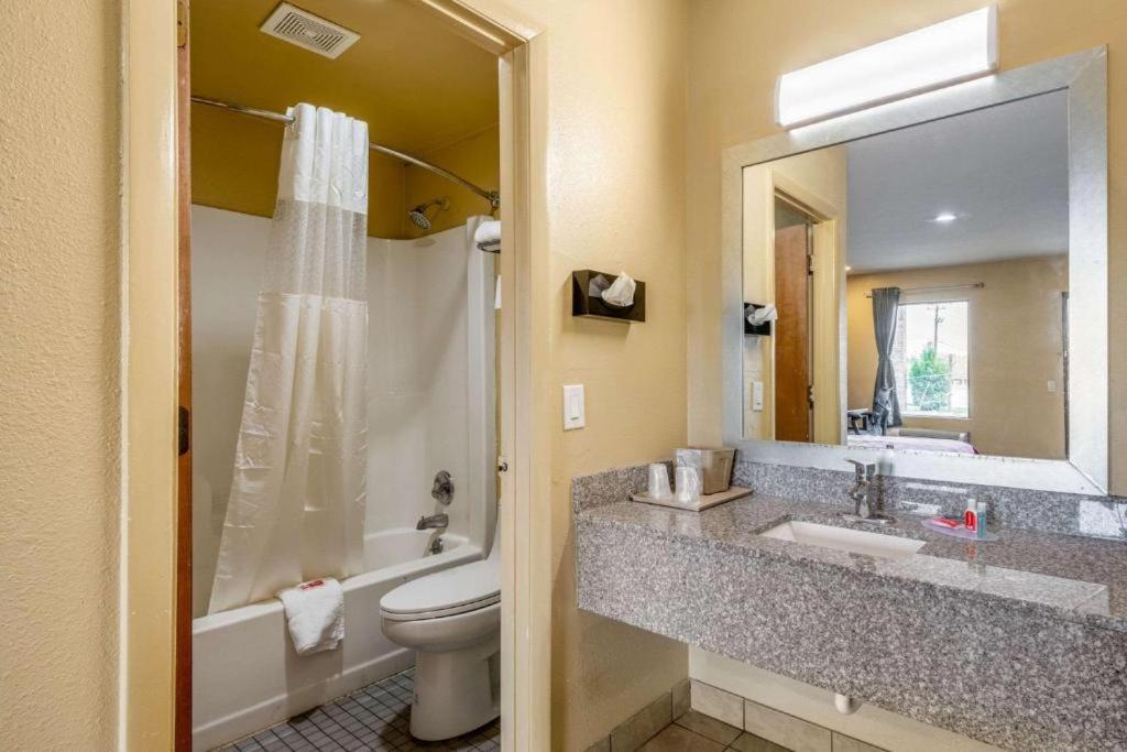 Southern Inn And Suites Spartanburg Bagian luar foto