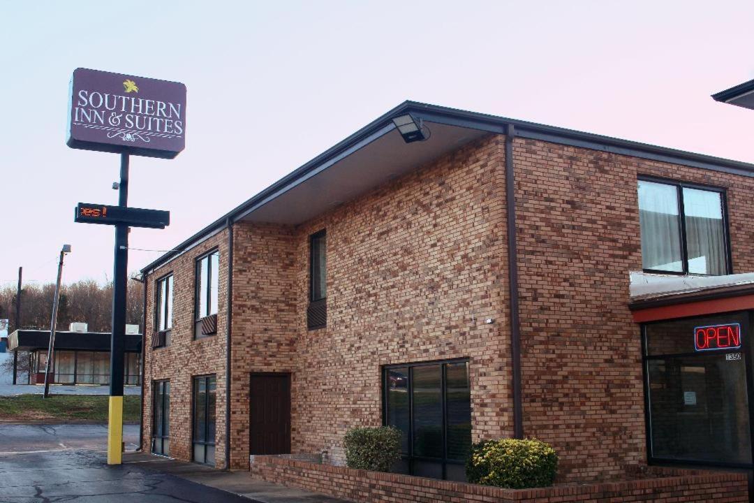 Southern Inn And Suites Spartanburg Bagian luar foto