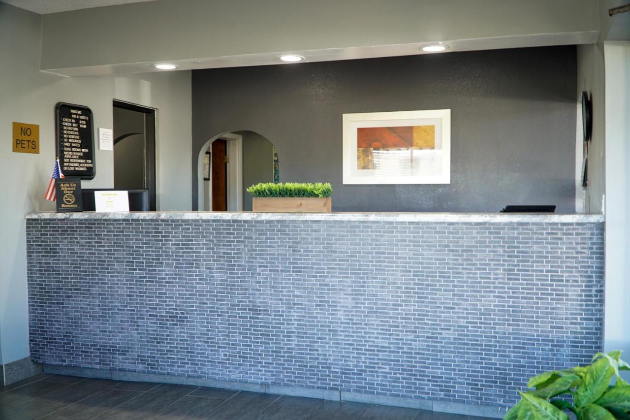 Southern Inn And Suites Spartanburg Bagian luar foto