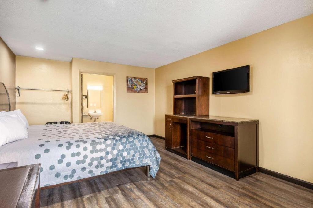 Southern Inn And Suites Spartanburg Bagian luar foto