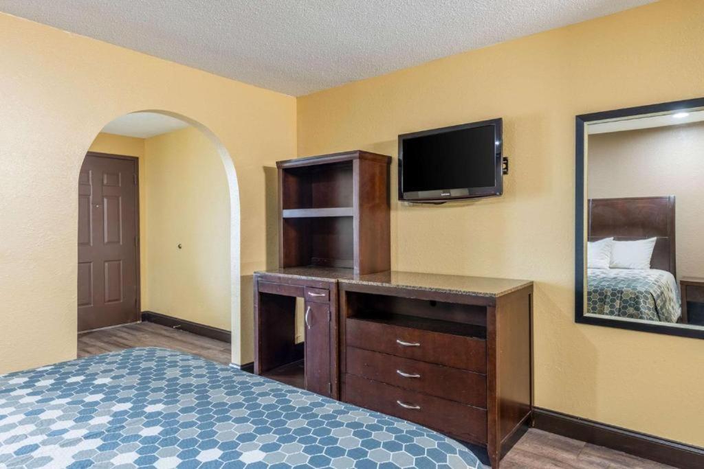 Southern Inn And Suites Spartanburg Bagian luar foto