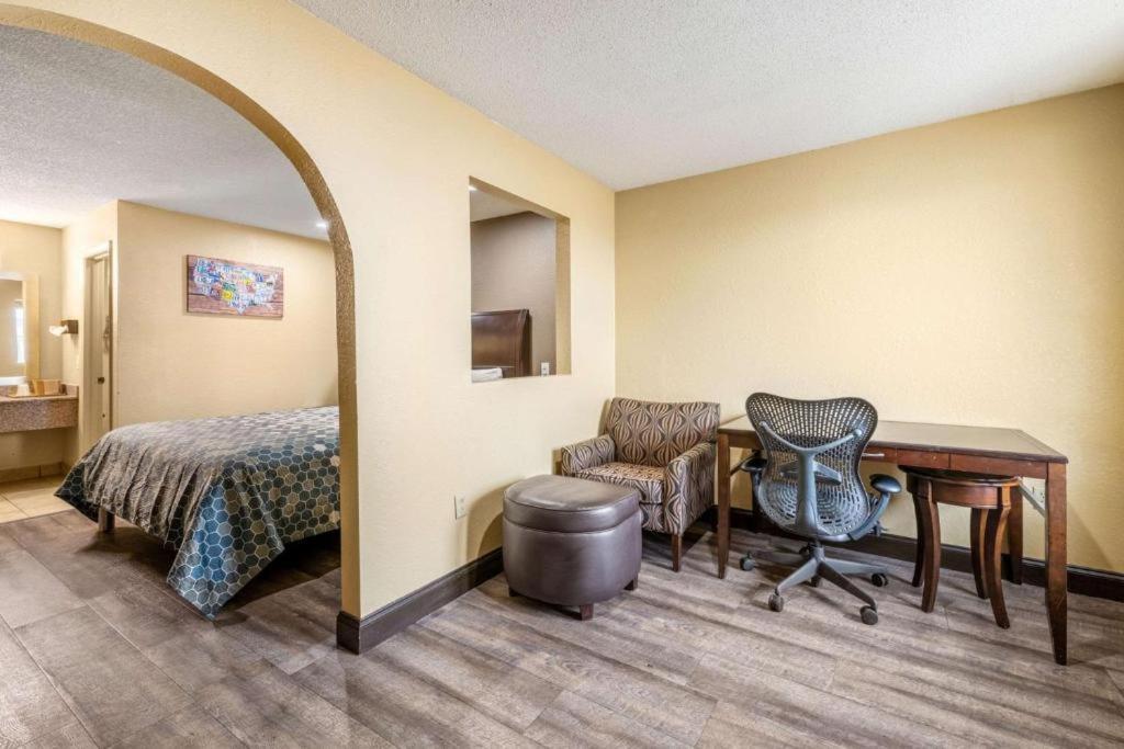 Southern Inn And Suites Spartanburg Bagian luar foto